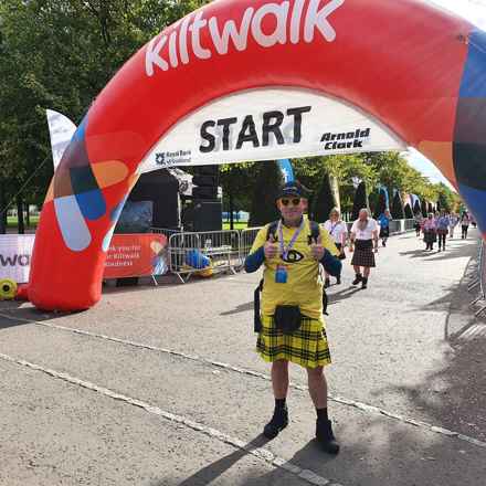 Johnathan Waugh in Kilt at the start of Scottish Kilt walk 2021
