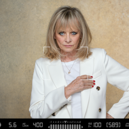 Twiggy in white suit 