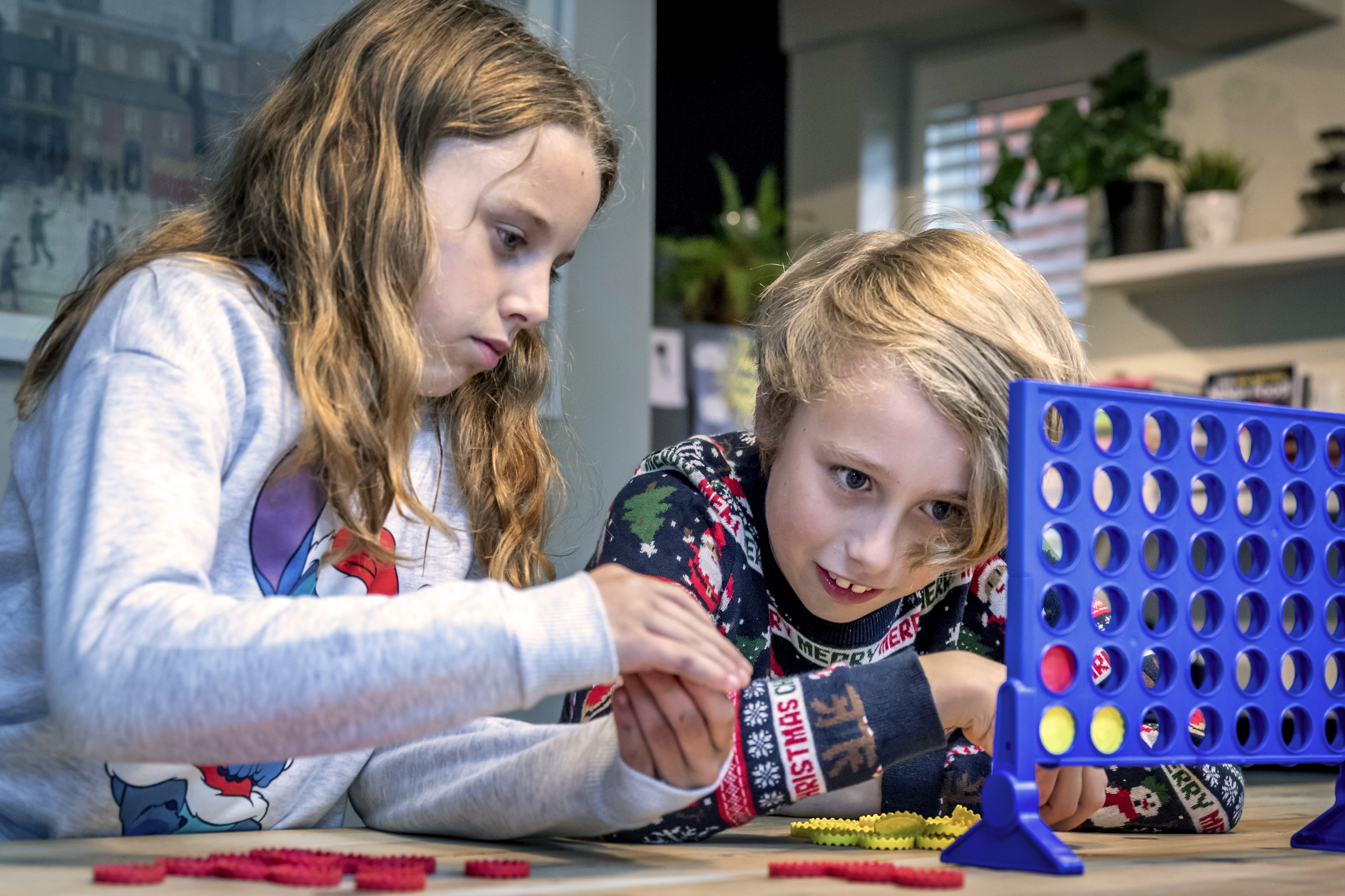 Farrah and George playing connect four